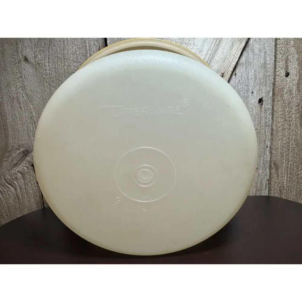 Vintage Tupperware Cake Saver #683 And #684 Carrier Taker Keeper Harvest Gold